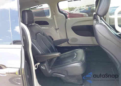 2017 Chrysler Pacifica Touring-L z USA, uszkodzony, nr VIN 2C4RC1BG9HR613024